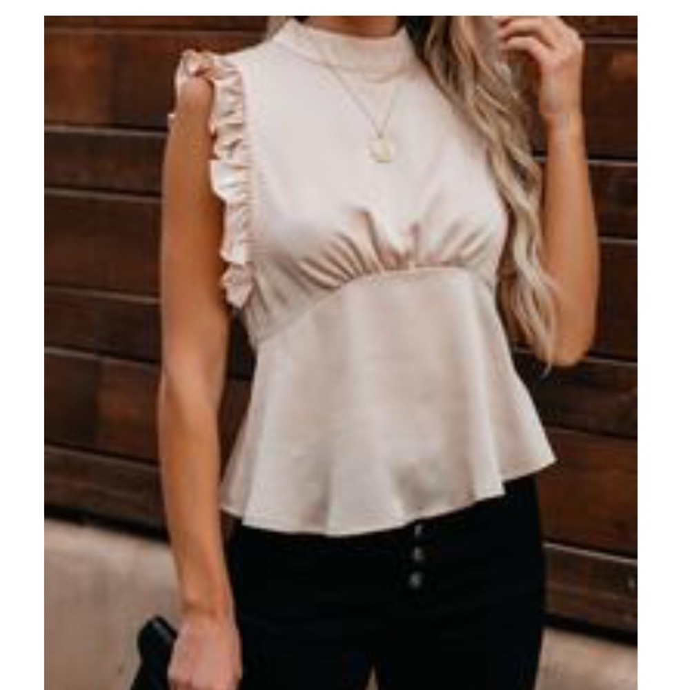 Vici Collection | SkyLar Rose Ruffle Blouse (NWOT)